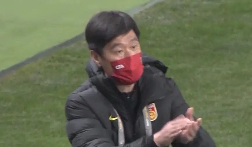《陈翔六点半之铁头无敌》讲述七旬老人老废，为了梦想，不顾周围人嘲讽，再奋斗的故事